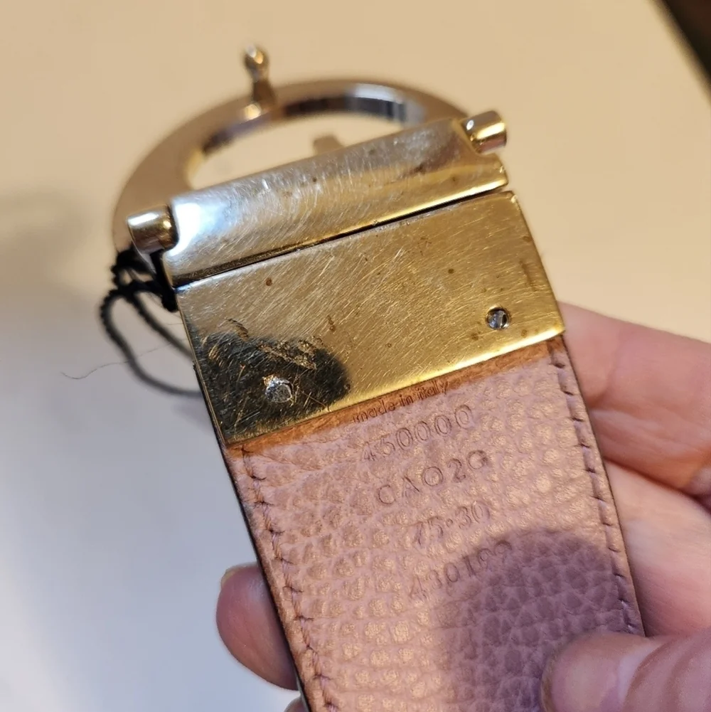 Gucci leather belt with logo buckle size 30